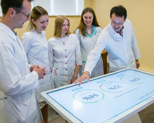 medical simulator used by students